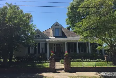 Image de Belle maison spacieuse du centre-ville de Natchez - Votre maison loin de chez vous