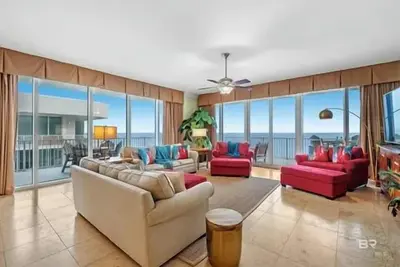 Unité Penthouse avec vue magnifique sur l'océan et la baie de l'île Ono. Géré par le propriétaire.