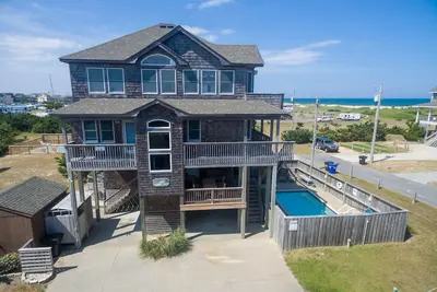 Image de 3 min à pied de la plage, Semi-Oceanfront, 5 Br 5 1/2 Ba, piscine, bain à remous, chiens Ok