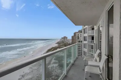 Image de Luxueux condo face à la plage avec vue panoramique sur le golfe du Mexique depuis le balcon