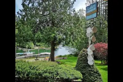 Image de Lake Sproat Lake. Exposition plein sud: grande plage