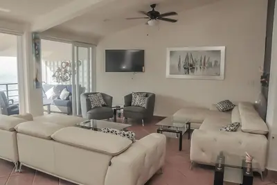 Image de Extraordinaire, Penthouse 3 Br, Front De L'OCÉAN, Plus grand en Pv