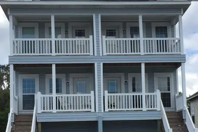 Image de Vues sur l'océan à tous les niveaux! Un pâté de maisons de la plage, promenade et accès faciles!