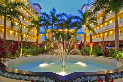 Image de Sur La Plage, Piscine, Hot Tub, Splash Pad, Tiki Bar, Condo / Hotel!