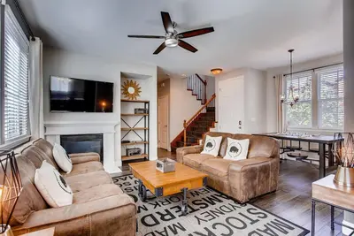 Image de Gianno Silver Downtown, Airport, Sleep Train Arena, Walk To Parks, Tennis Courts