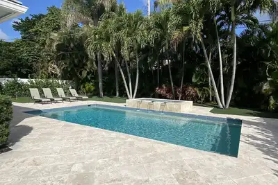 Image de ** Nouvelle Liste ** Magnifique Maison Avec Piscine Chauffante Et Cuisine EXTÉRIEURE À La Plage Et La Ville