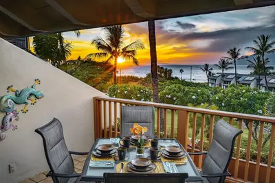 Image de Spectaculaire Ocean View Front Row Condo 2 chambres! Récemment rénové H-209