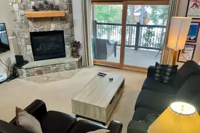 Image de Location de vacances parfaite à distance de marche des pistes et de la rue Main