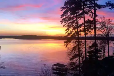 Image de Log Cabin sur le lac Keowee-Big Lake / Vues sur la montagne-beaux couchers de soleil toute l'année