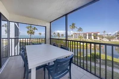 Image de Vues du golfe! Une vue imprenable de ce 2 chambres 2 salles de bains- Pointe Santo Mise à jour de condo!