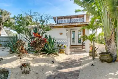 Image de Direct Oceanfront House! Sur le sable et les animaux de compagnie!
