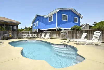 Image de Propriété 5 étoiles Charmante maison en bord de mer, piscine et spa; situé sur une impasse tranquille