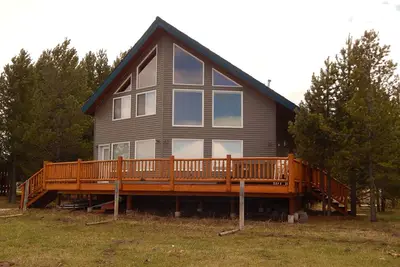 Image de Serenity Lodge situé à 25 minutes de Yellowstone avec une vue imprenable