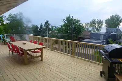 Image de Vue sur le lac depuis 2 ponts dans cette maison 6br Lake Shore Dr, Ă quelques pas de la plage