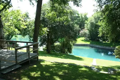 Image de Charmante maison Riverfront sur le Comal - Downtown New Braunfels