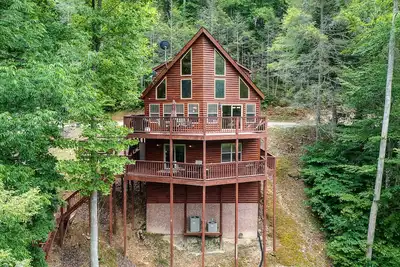 'Jolly Mon \"Lakefront cabine avec quai privé et bain à remous, piscine communautaire