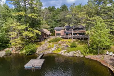 Image de Maine Lake House luxueux sur le lac Megunticook Ă Camden, la meilleure location sur le lac!