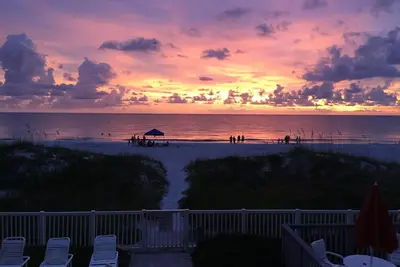 Image de Sunset Pointe - Location hebdomadaire / mensuel - Beach Front Et Ocean View