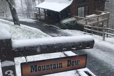 Image de Mountain Dew} Super authentique authentique Log Cabin-WiFi / Hot Tub / Animaux acceptés / Privé