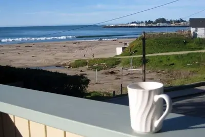 Image de Castle Beach Retreat - Détendez-vous sur la meilleure plage de Santa Cruz