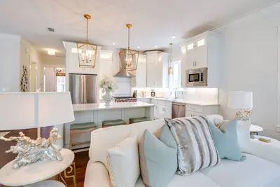 Image de Nouvelle maison personnalisée, voiturette de golf, Wi-Fi gratuit, plage privée, quartier fermé