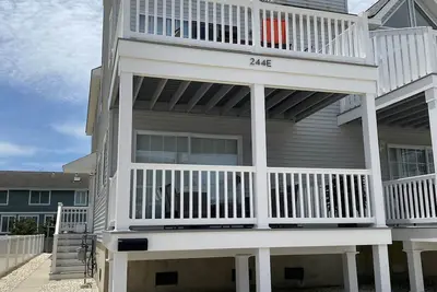 Image de Look: nombreuses mises à jour: 4 Bdrm / 2. 5 Bath Townhouse courte distance de marche de tous