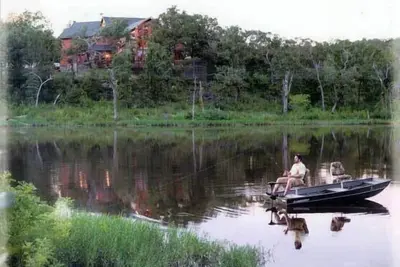 Image de Retraite de luxe isolée sur le lac privé / 32/8 salles de bains / cuisine complète