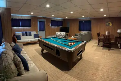 Image de Grande escapade! Grande salle de jeux, cuisine rénovée, 3 chambres!