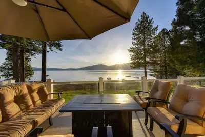 Image de Great Beach - Lakefront Home dans le Lake Almanor Country Club