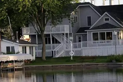 Image de Maison Lake 4 chambres avec terrasse spacieuse pour se détendre et voir le lac