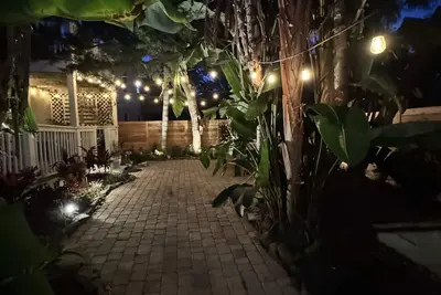 Maison magique de la cour privée près de la plage