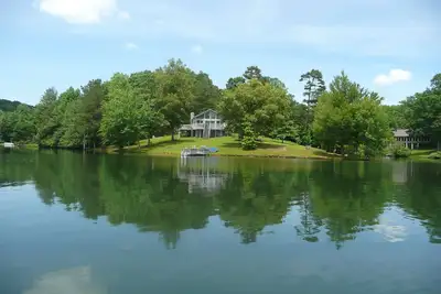 Image de Cabine De Lac Front Et Montagne 2 heures de Atlanta Murphy ~ Nc ~