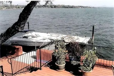 Image de Clearlake Lakefront Vue panoramique 4 Br \/ 3 Ba Accueil