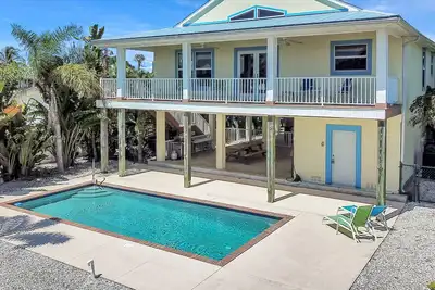 Image de Trois chambres, trois salle de bain piscine maison sur un canal Ă Pine Island, en Floride