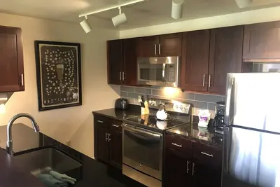 Image de Condo moderne et confortable Ă flanc de montagne - Piscine / HotTub, Wifi, sur Mtn R