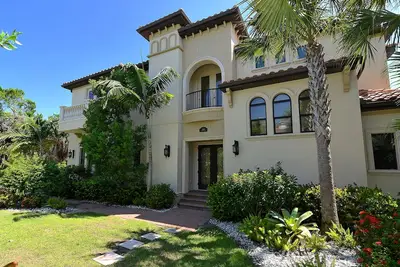 Image de Maison privée Casey Key Beach, suites de 4 chambres (2 maîtres) + piscine!