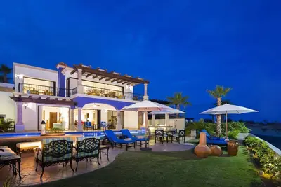 Image de The Residences \/ Luxerious Private 4 Br Oceanfront Villa - Vacances disponibles