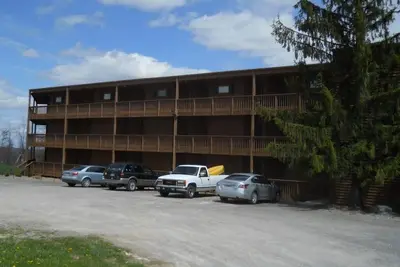Image de Condo 3 chambres au bord de la piste de ski à Winterplace avec le confort de la maison