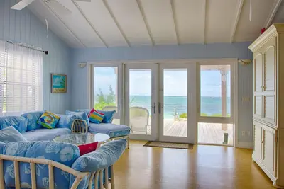 Image de Tranquility Beach Cottage. . . Droit Privé, Au calme, sur la plage!