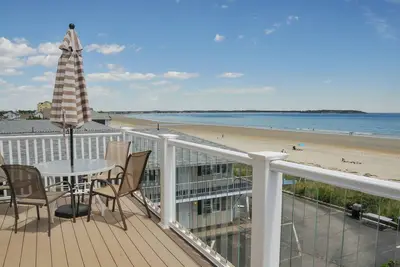 Image de Oceanfront Condo à 1 mile de la jetée, 3e étage; construit en 2013