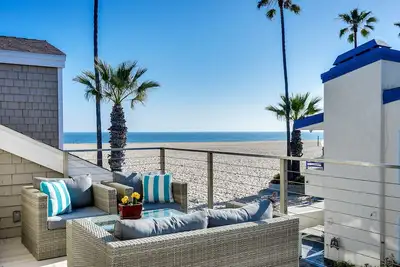 Image de Nouveau Beachfront Home - Summer Just Listed! ! ! ! !