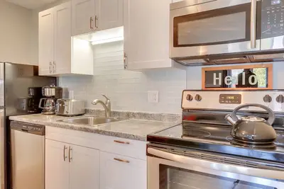 Image de Family Friendly Condo Modern & Chic - Votre Suite Sanctuary. Bonus petit-déjeuner.
