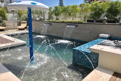 Image de 5 étoiles Ultra Luxury Resort Home W / Water Resort Back Yard (à côté de Disneyland)