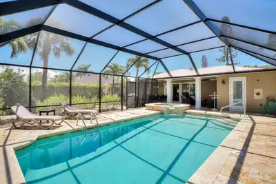 Image de 3 chambres / 2 salles de bain Belle piscine privée et spa
