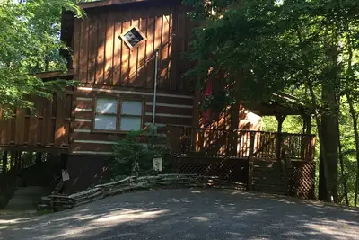 Image de Hébergement impressionnant de Log Cabins pour faire une mémoire Smoky Mountain!