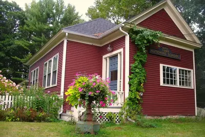 Image de École historique près de Goose Rocks Beach * Animaux acceptés * Cours de poterie *