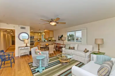 Image de Vues Sur L'OCÉAN! ! ! ! Penthouse situé en face de la plage! !