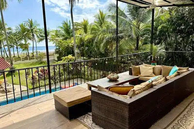 Image de Villa CocoSol - Grande maison en bord de mer avec piscine