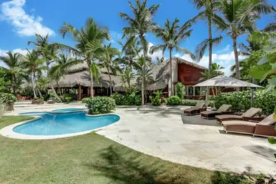 Image de 5br Golf Front Villa Avec Piscine, Jacuzzi, Golf Cart, Chef, Maid & Beach Club