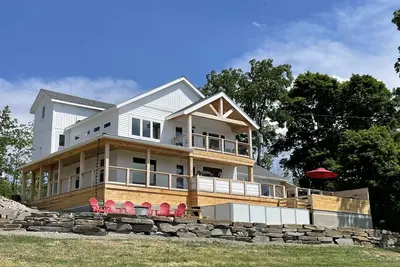 Image de Famille et chien bienvenus à la maison! Seneca Lake Views: 3-Bed, 2-Bath on Wine Trail! !
